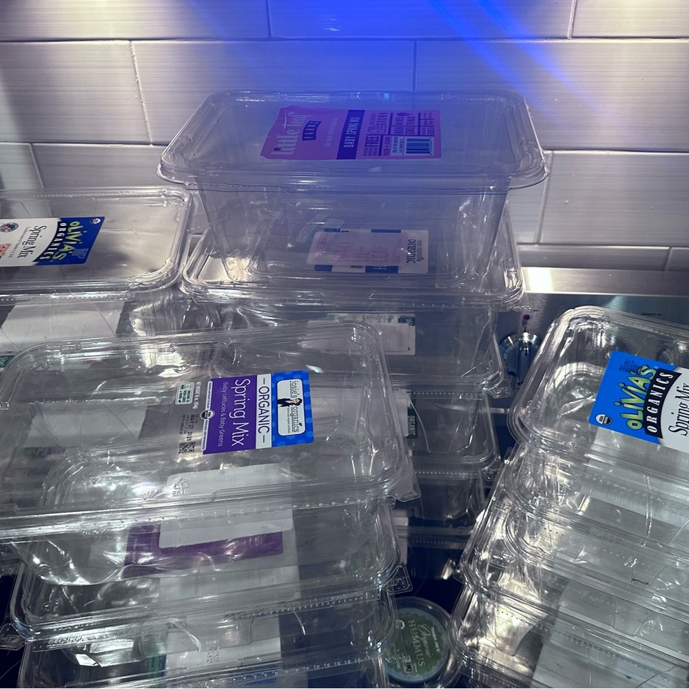 Set of 19 piece Plastic Food Containers from Salads Spinach Spring Mix 11x10.5x5